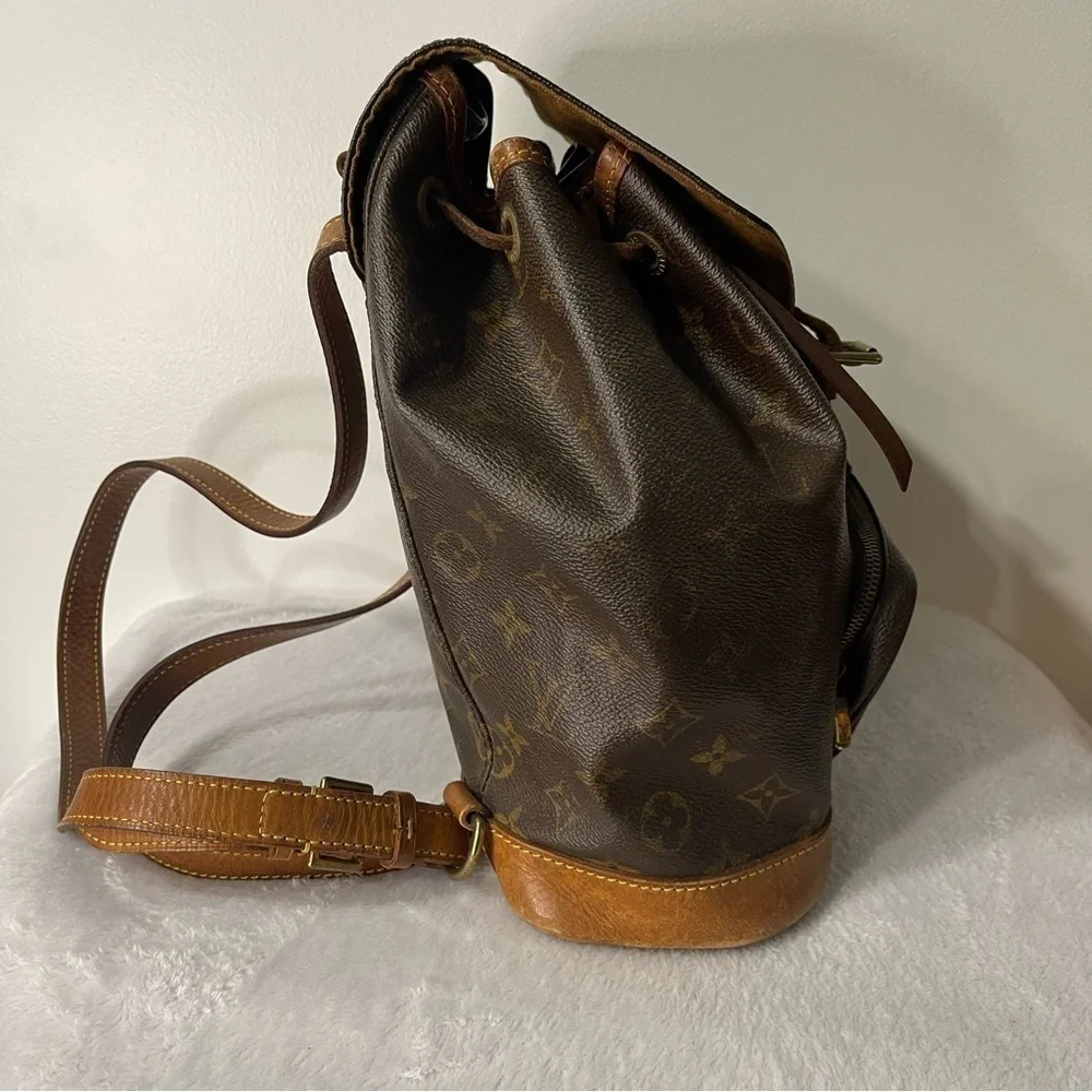 Authentic Louis Vuitton montsouris mm - Picture 5 of 13